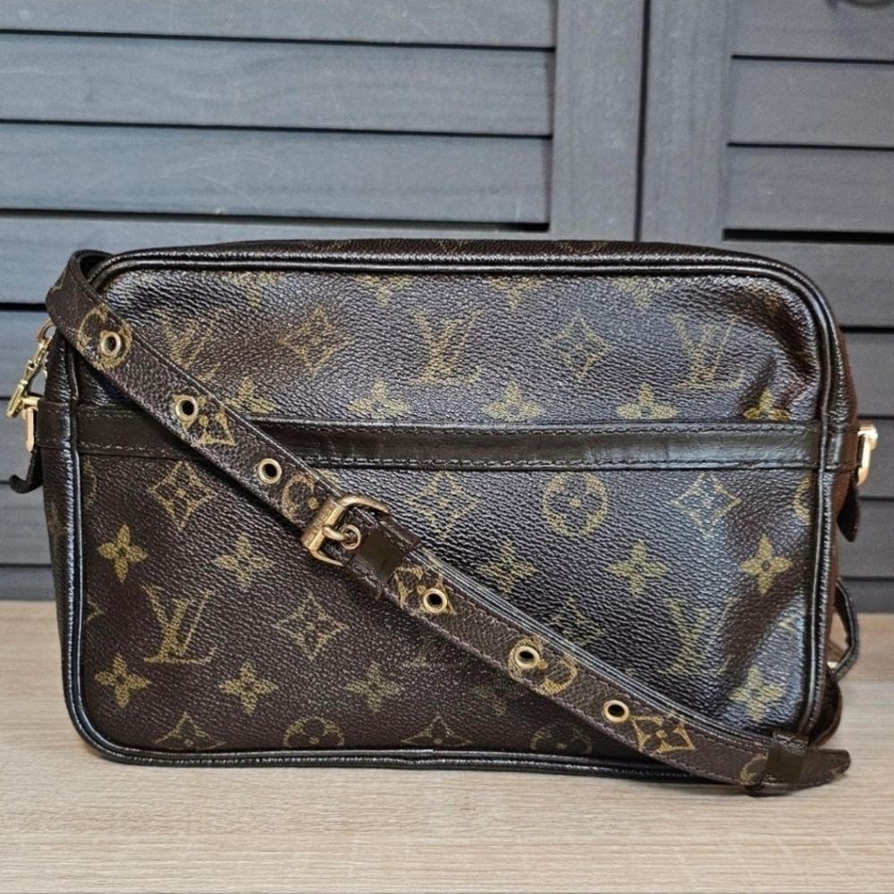 Authentic LOUIS VUITTON Monogram Compiegne 23 Crossbody Bag